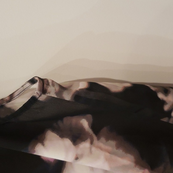 CYNTHIA Rowley Tank Top Lightweight V-Neck Black Pink White Floral Women… - Picture 4 of 11